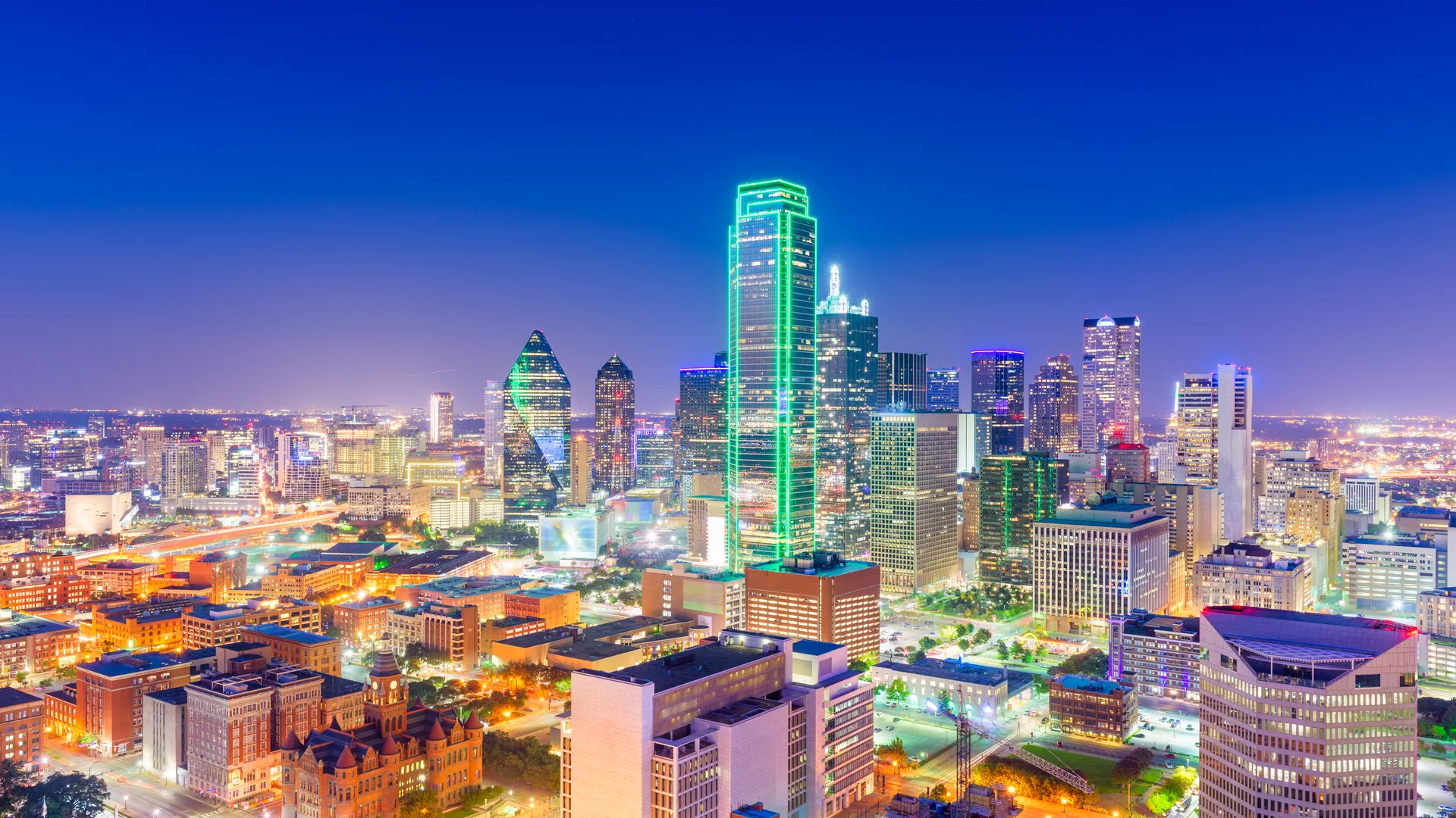 Dallas Texas skyline at twilight for a Dallas sports travel guide