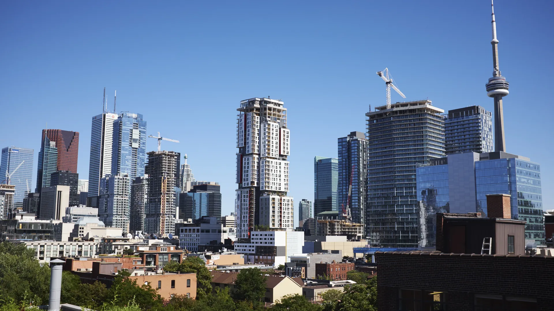 Toronto skyline with the CN Tower for a Toronto sports travel guide